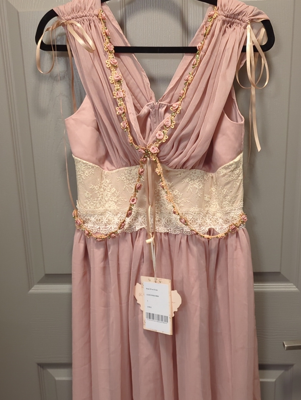 Soft Pink Lace-Trimmed Sleeveless Chemise with Floral Embellishment